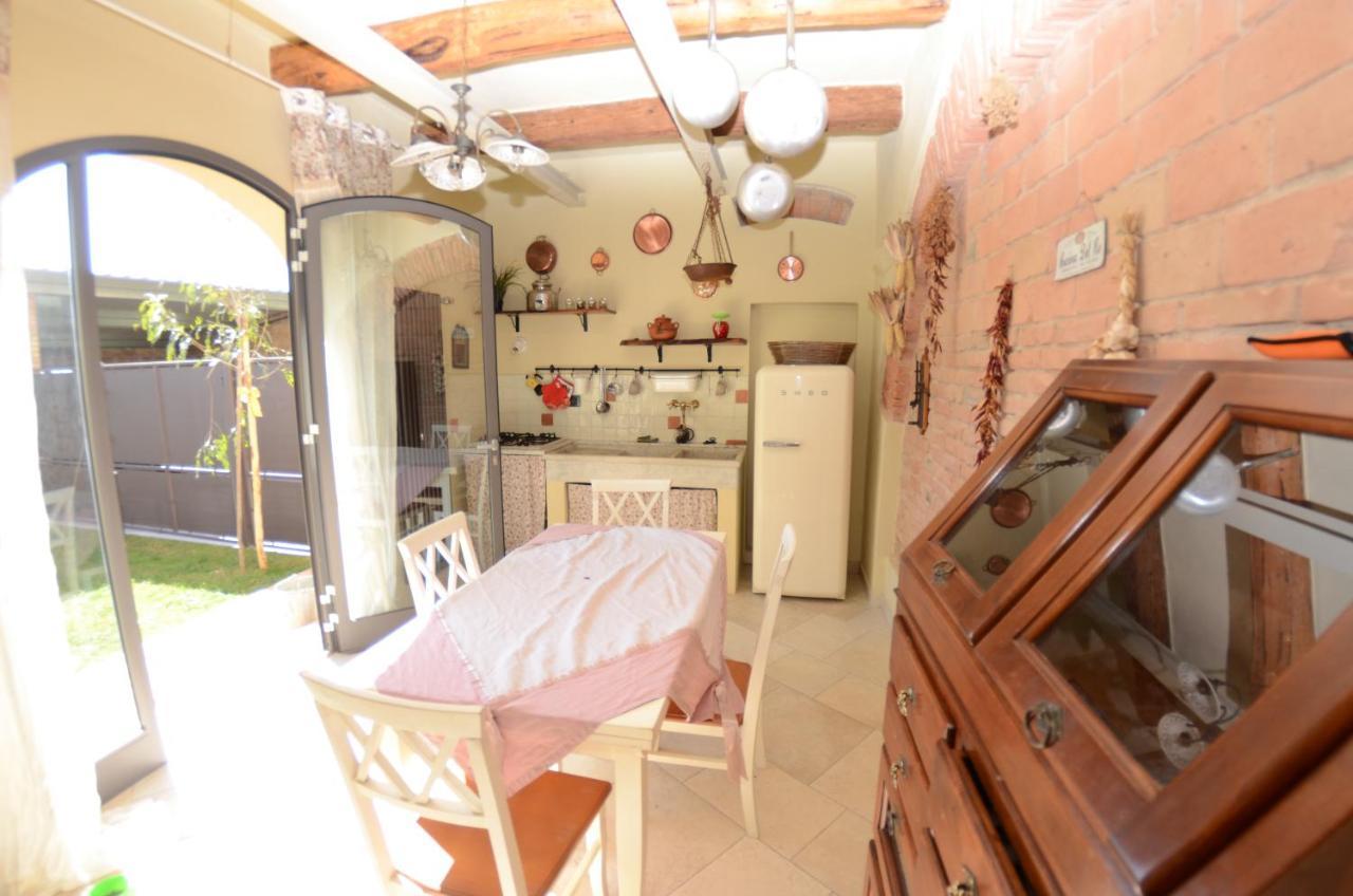 Al Colle Di Lari Villa Bagian luar foto